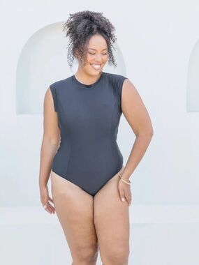 Lilly & lime black cap sleeve one piece size large F/G